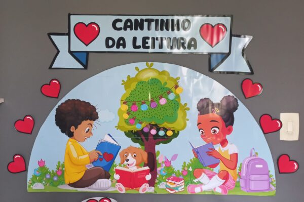 Mural cantinho da leitura (tema- Eu amo ler)